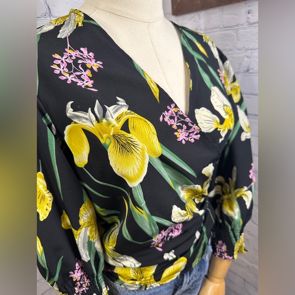 Janet Chung Black Floral Wrap 2 way Blouse - Picture 4 of 9